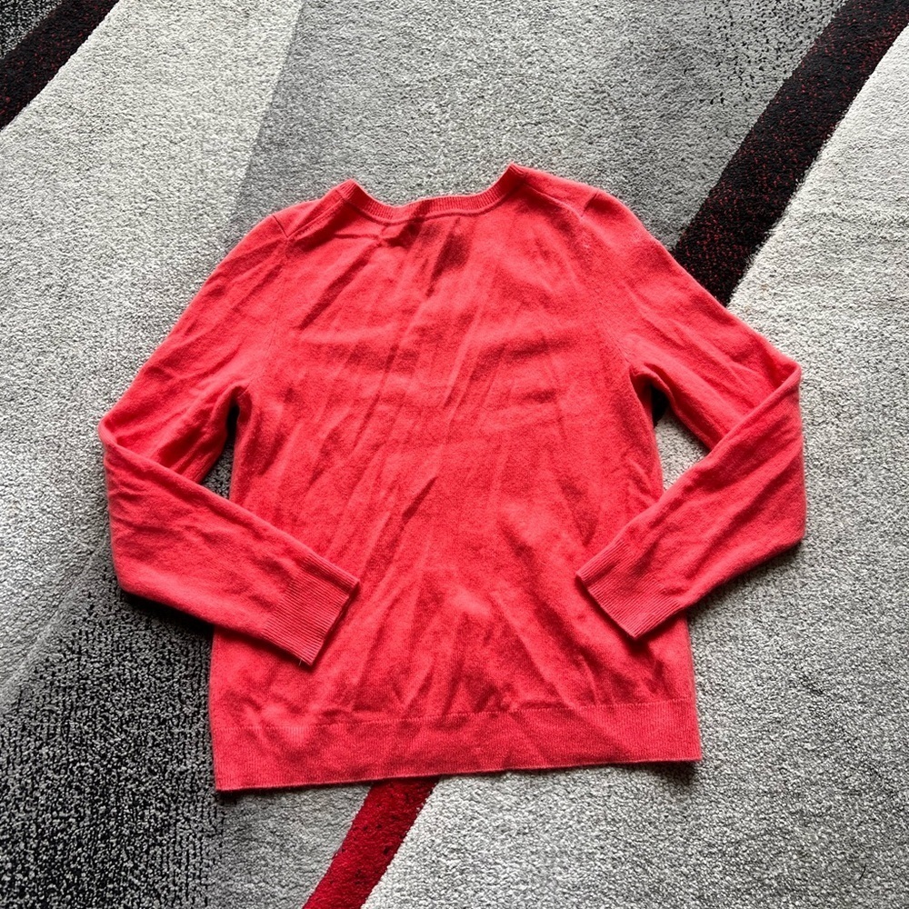Tahari Salmon V Neck 2 Ply Cashmere Sweater - Picture 3 of 3